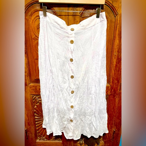 Knee Length White Overlay Skirt, lightweight - Picture 4 of 5